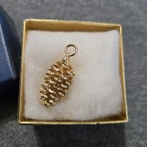 Vintage Avon Pinecone Gold Tone Pendant In Original Box Nature Outdoors Camping